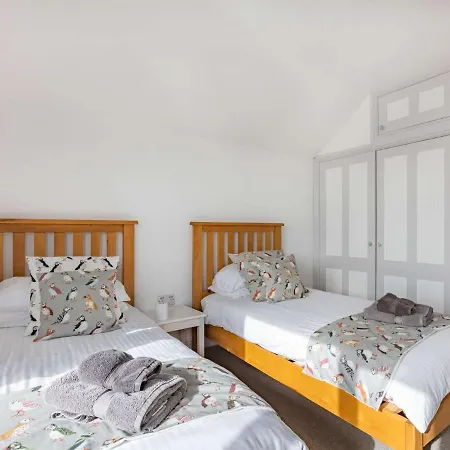 3 Bed In 86665